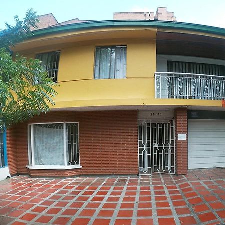 Le VI Hostal Медельин Экстерьер фото