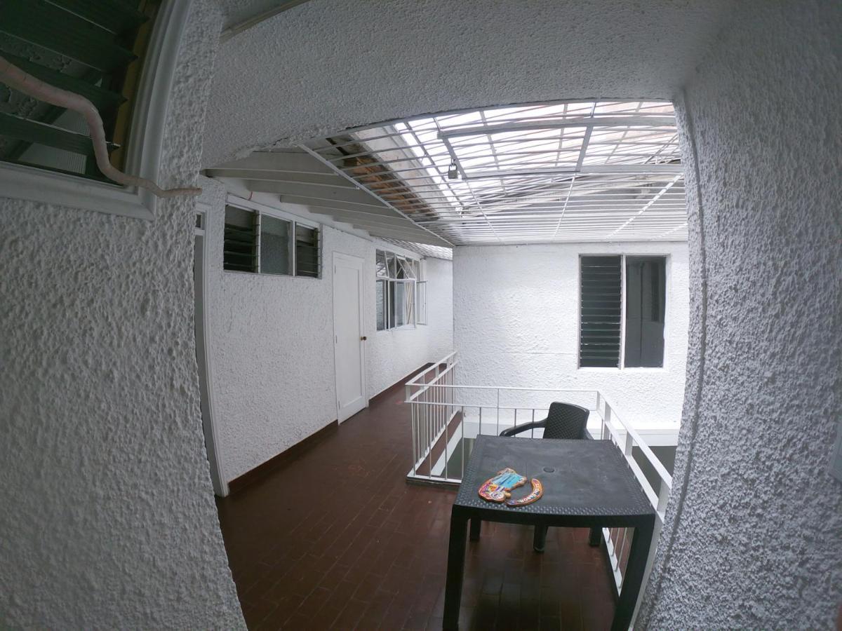 Le VI Hostal Медельин Экстерьер фото